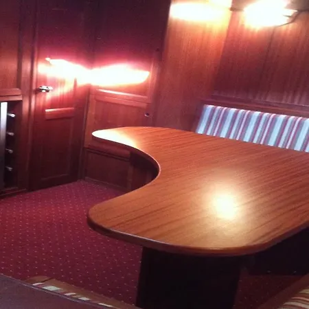 Tall Ship 船屋 *
