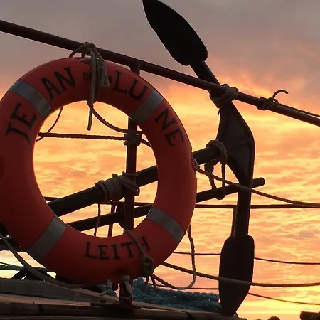 船屋 Tall Ship