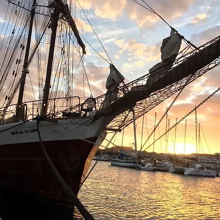 Tall Ship 船屋